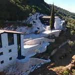 Farfalla & - The World Unique With An Openable Roof
