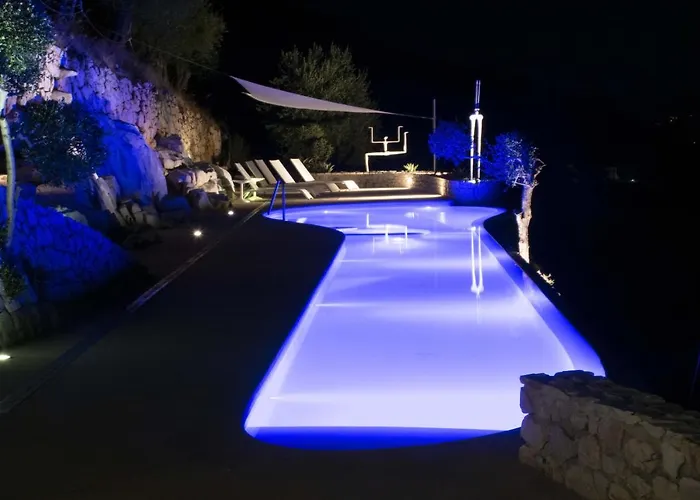 Farfalla & - The World Unique With An Openable Roof ルッカ