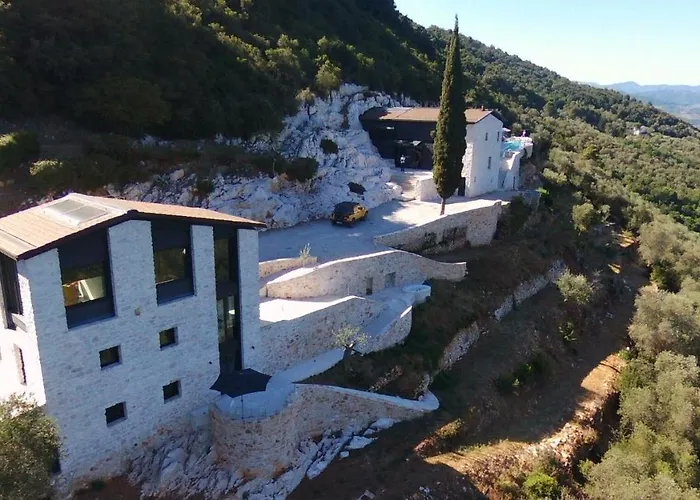 Farfalla & - The World Unique With An Openable Roof